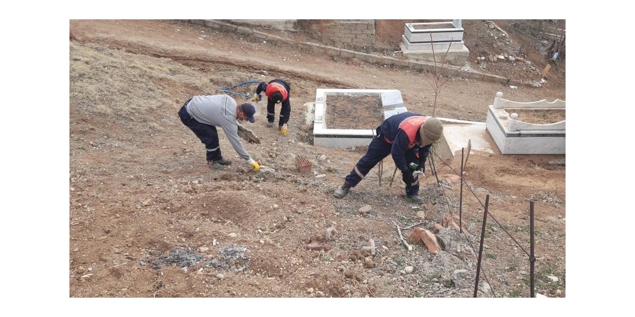 Kırıkkale’de mezarlıklarda bahar temizliği başladı