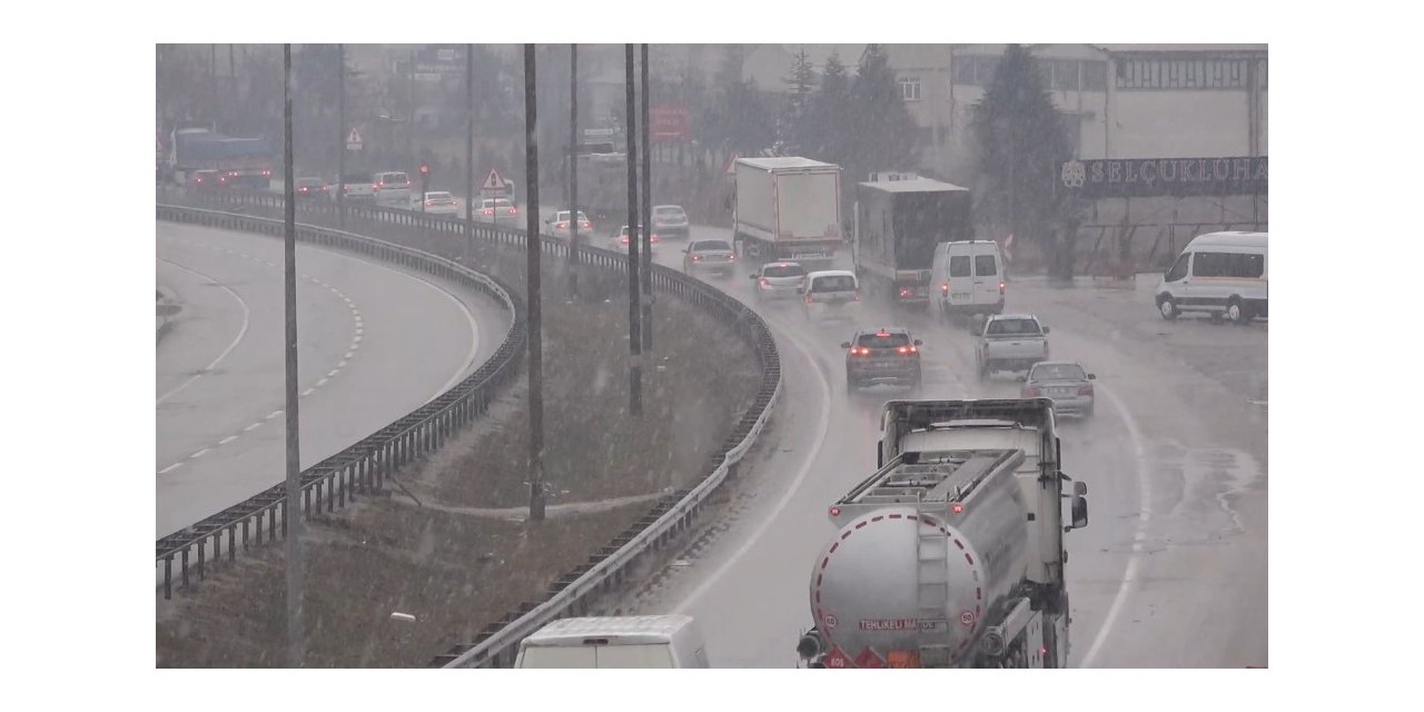 43 ilin geçiş güzergahında trafik yoğunluğu: Kar yağışı sürücüleri olumsuz etkiledi