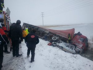 Konya'da kaza! TIR ve otomobil su kanalına uçtu