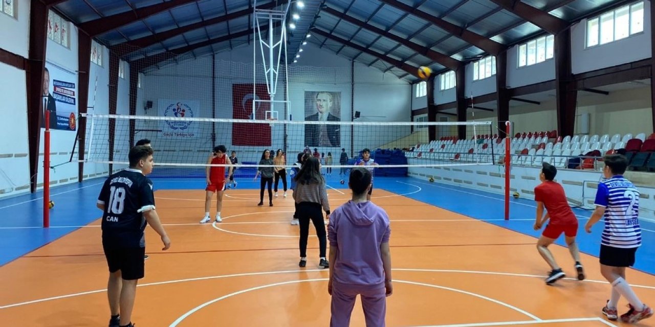 Develi’de voleybol kurslarına ilgi büyük