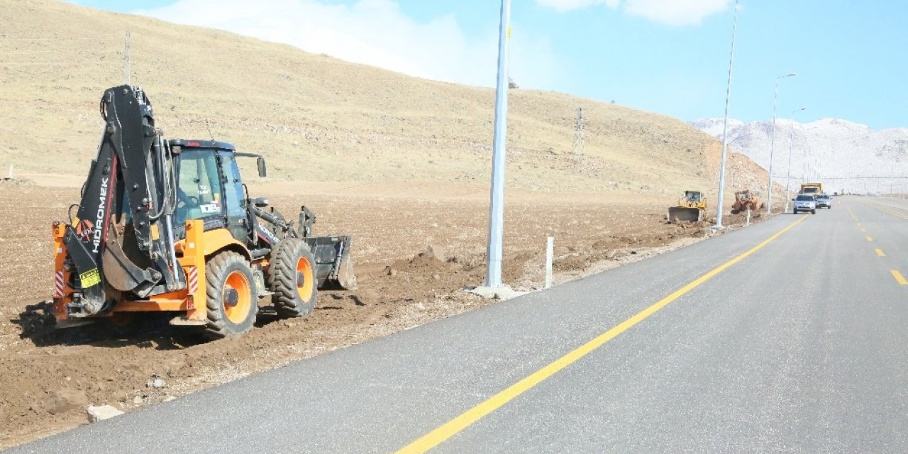 Erciyes yolunun ağaçlandırma çalışmalarına start verildi