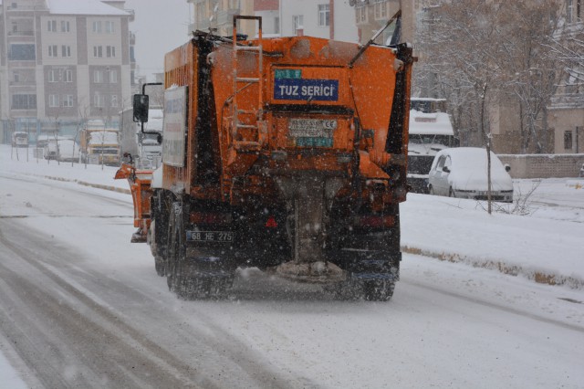 Aksaray Belediyesi'nin karla mücadelesi devam ediyor