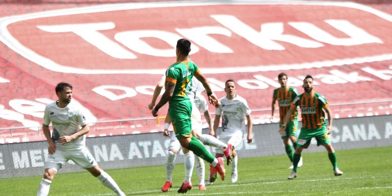 Süper Lig: Konyaspor: 1 - Alanyaspor: 0 (İlk yarı)