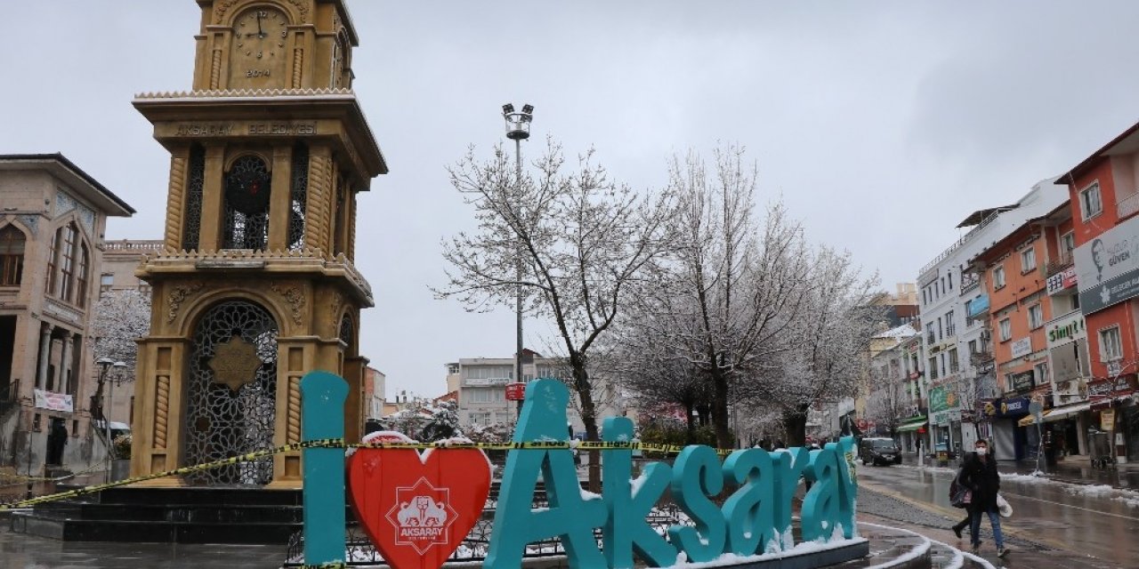 Aksaray sabaha beyaz örtüyle uyandı