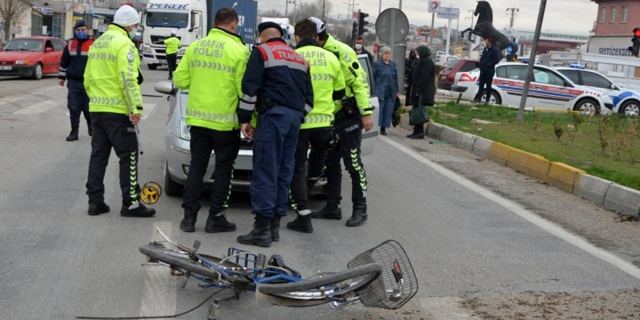 Otomobilin çarptığı bisiklet sürücüsü ağır yaralandı