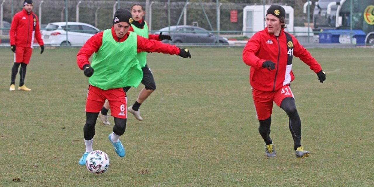 Eskişehirspor 3 günlük iznin ardından antrenmanlara başladı