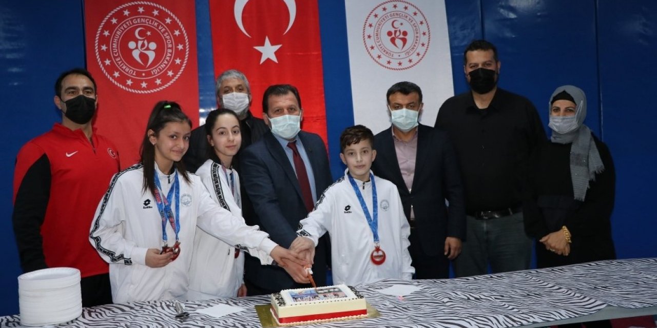 Taekwondocuların zafer kutlaması