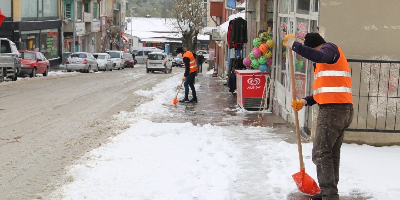 Sivrihisar’da karla mücadele çalışmaları