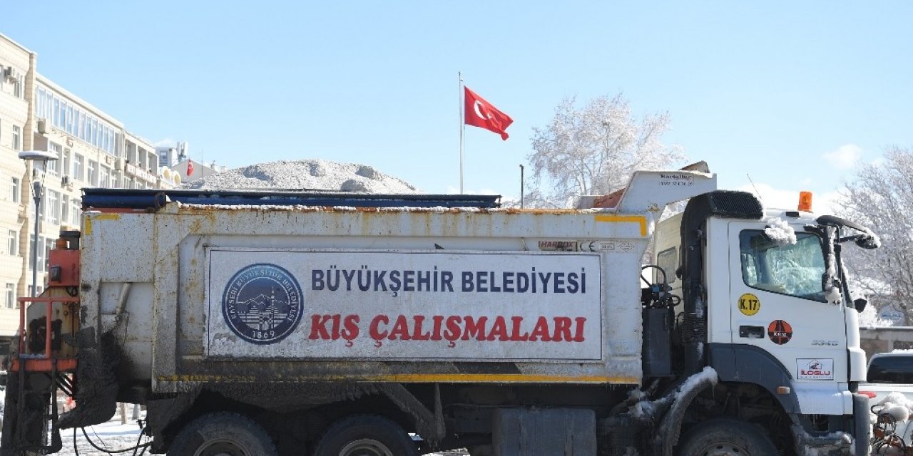 Büyükşehir ile yollar açık