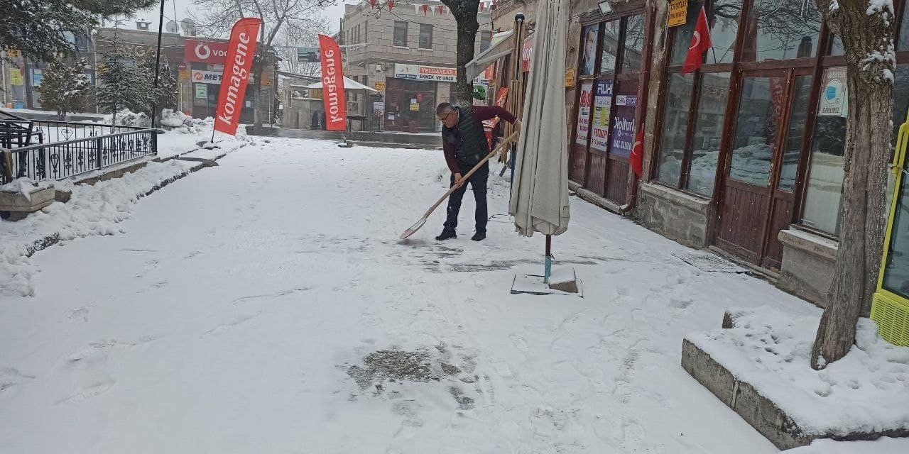 Aksaray’ın yüksek kesimlerinde kar etkisini sürdürüyor