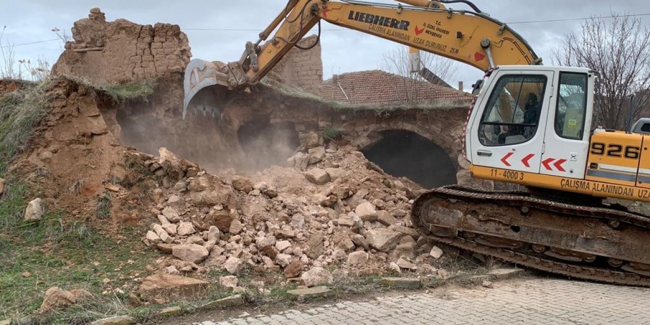 Nevşehir’de metruk binalar yıkılıyor