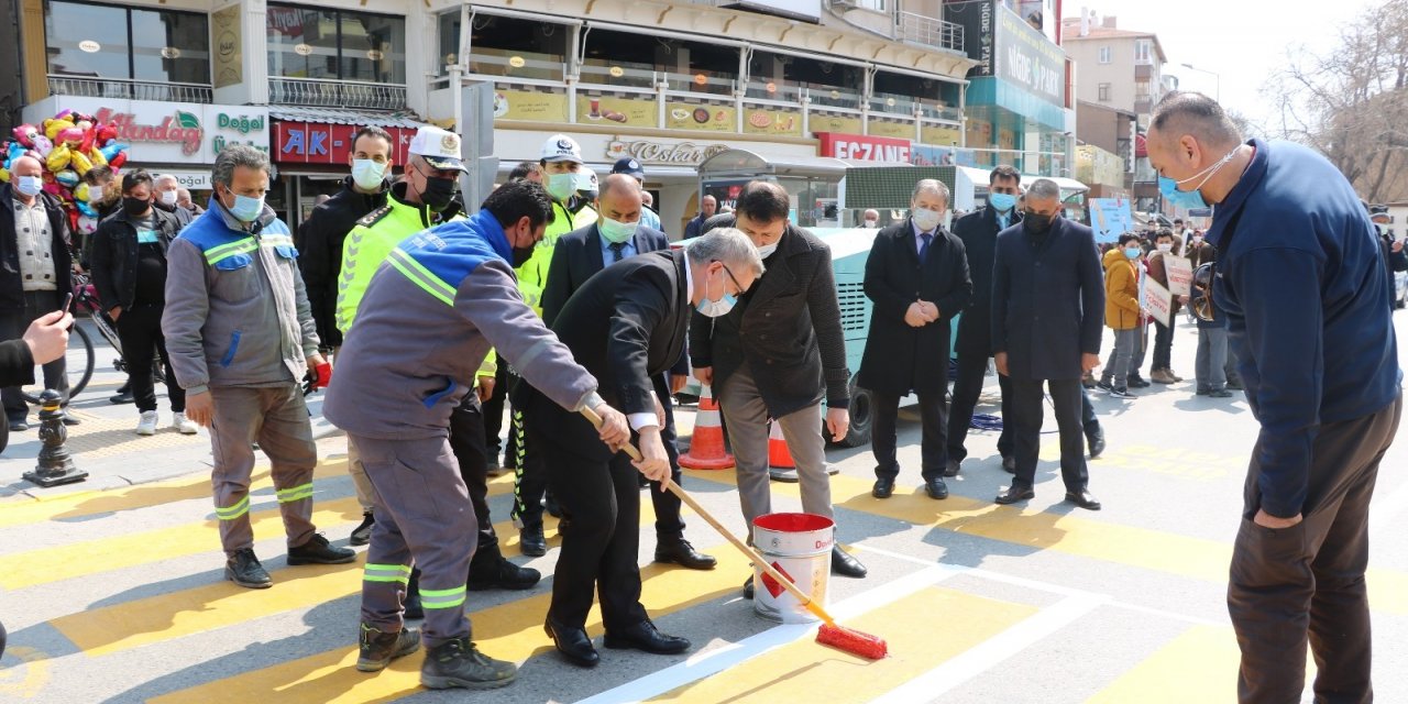 Niğde Valisi Yılmaz Şimşek, yayalar için kırmızı çizgiyi çizdi