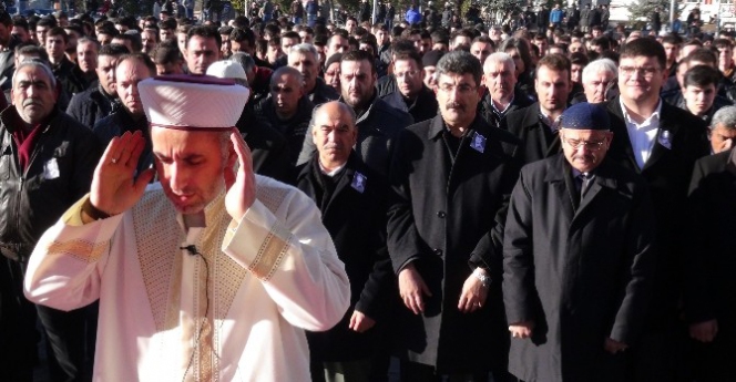 Aksaray'da Şehit Fırat Yılmaz İçin Gıyabi Cenaze Namazı