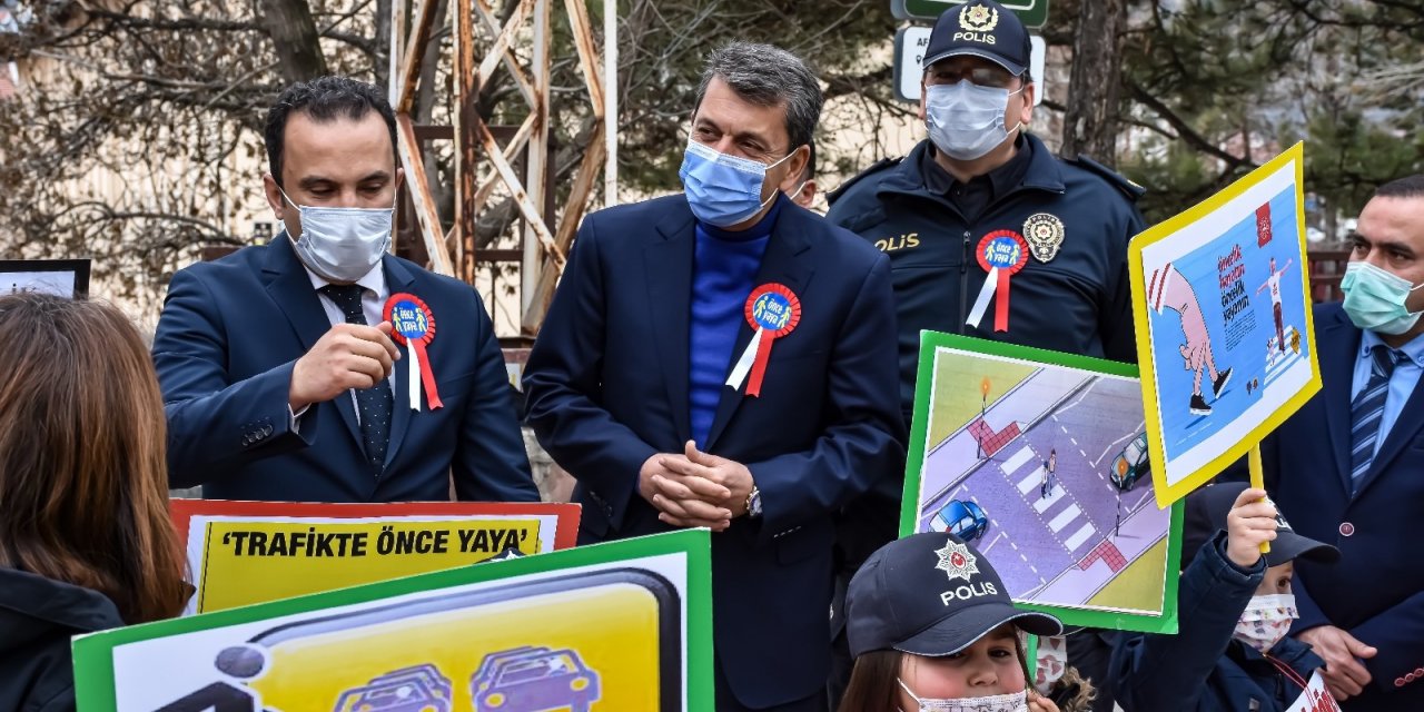 Nallıhan Belediyesinden "Kırmızı Çizgimizi Çekiyoruz" farkındalık etkinliğine tam destek