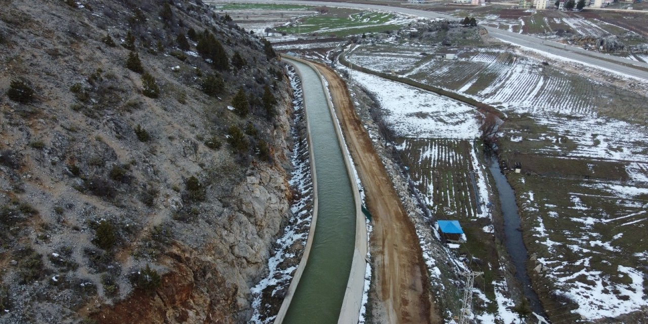 Eriyen kar suları Beyşehir Gölü’nü besliyor