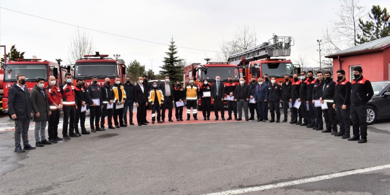 Sivas Belediyesi, itfaiye erlerine ilk yardım sertifikası