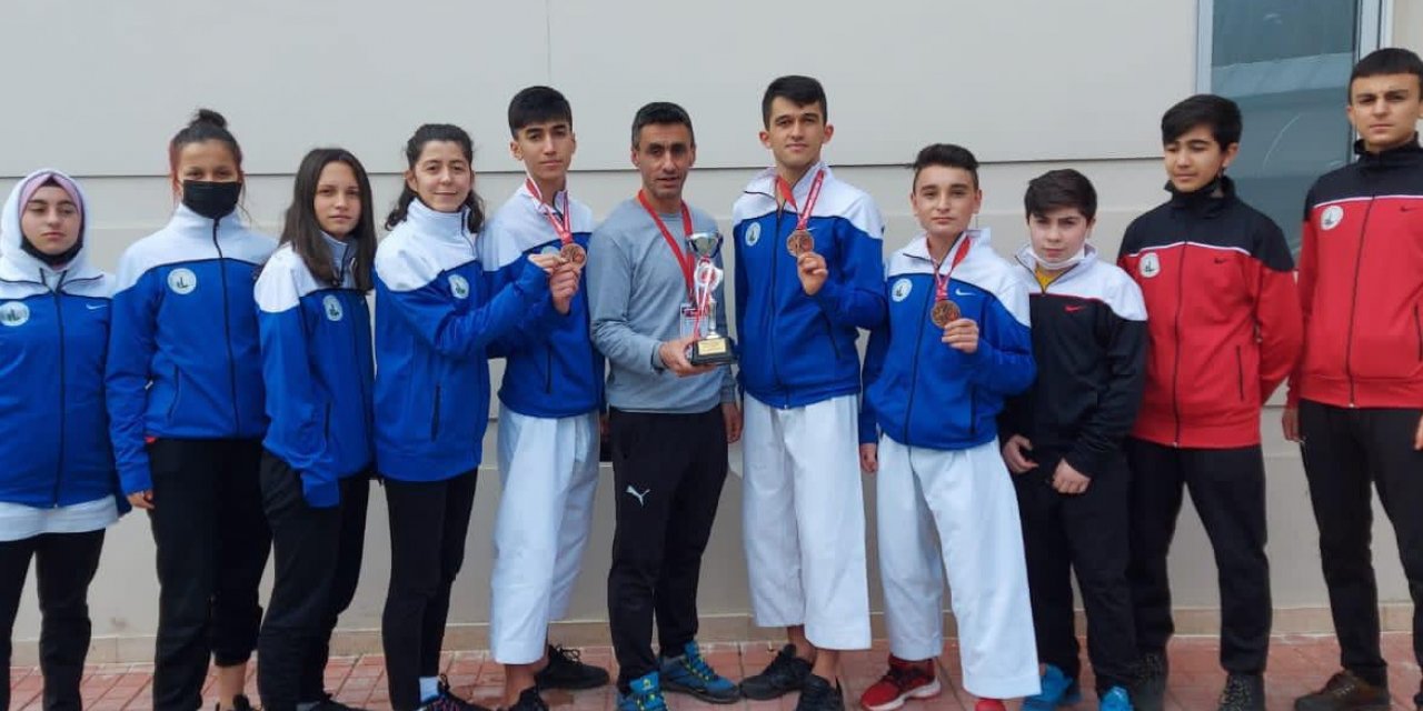 Sivas Belediyespor karate takımı Türkiye 3.’sü oldu