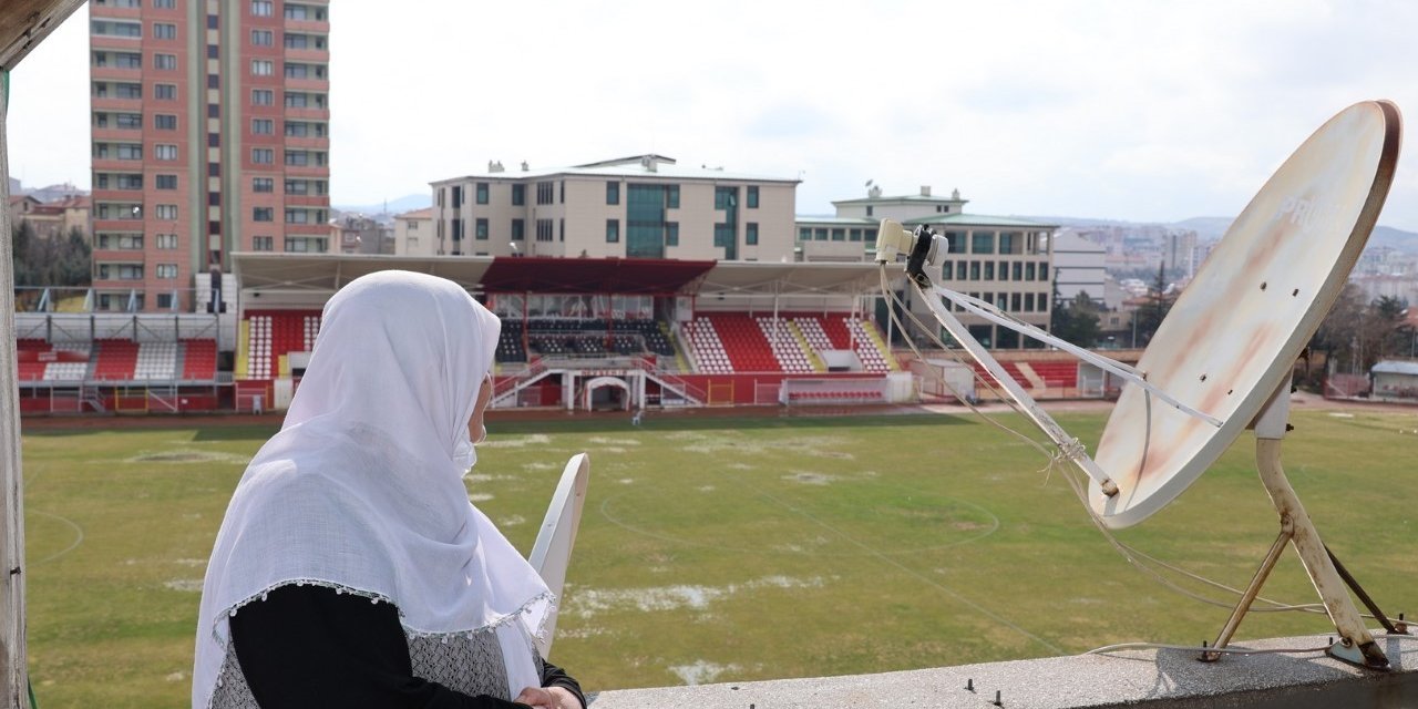 78 yaşındaki Hatice nineye Nevşehir Belediyespor forması hediye edildi