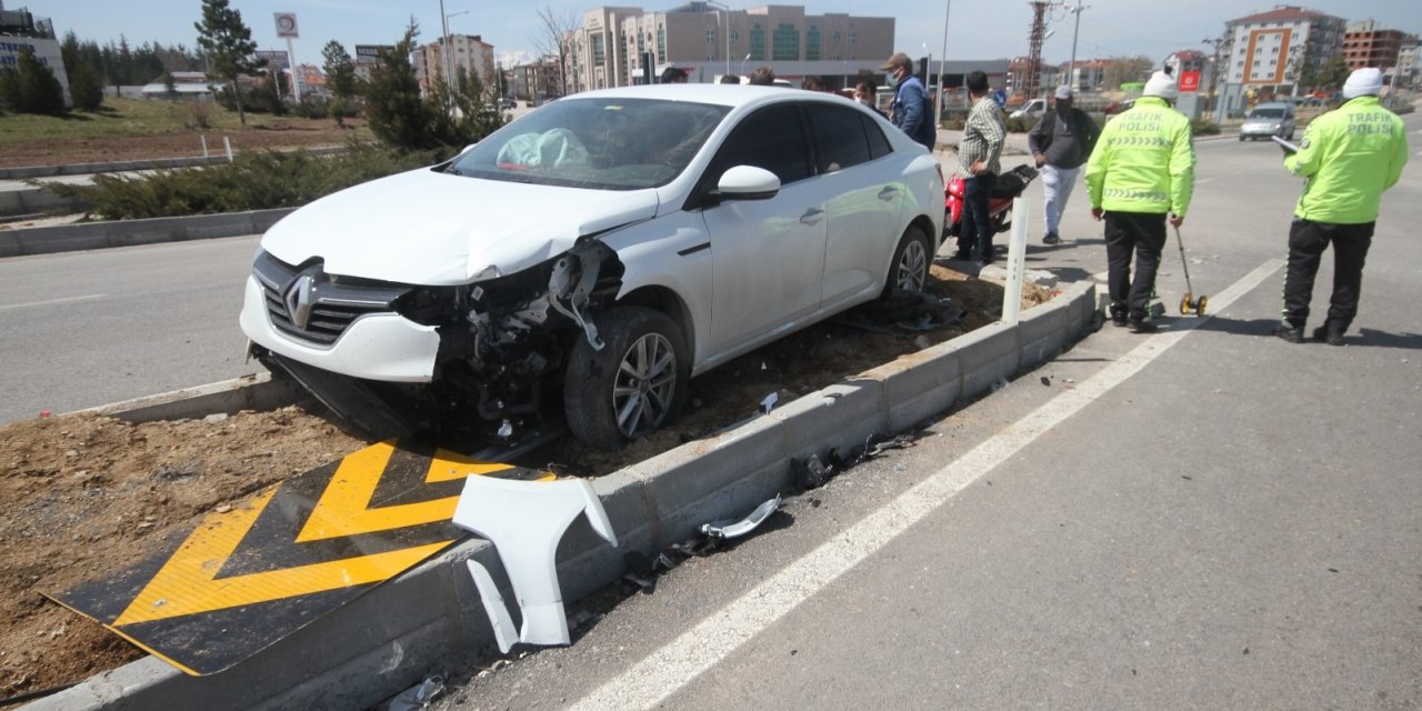 Konya’da motosikletle otomobil çarpıştı: 2 yaralı