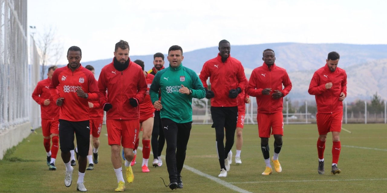 Sivasspor ara vermedi