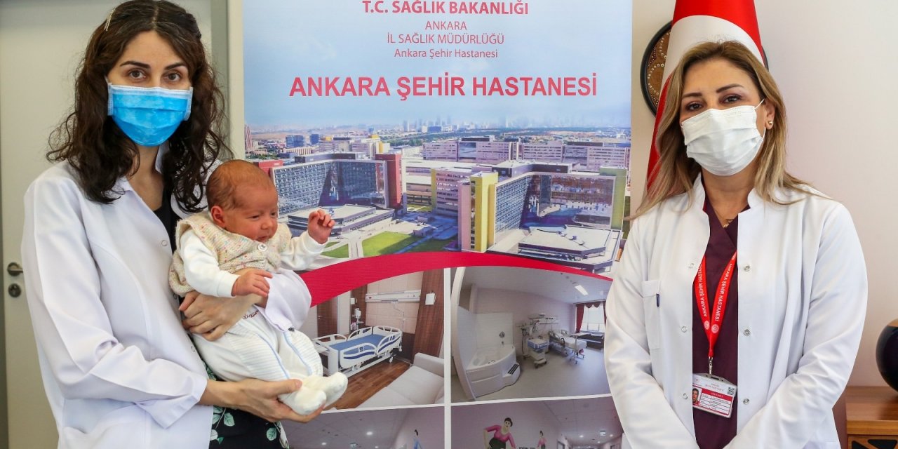 Türkiye’de bir ilk: Annesi hamileyken aşılanan bebek antikorlu doğdu