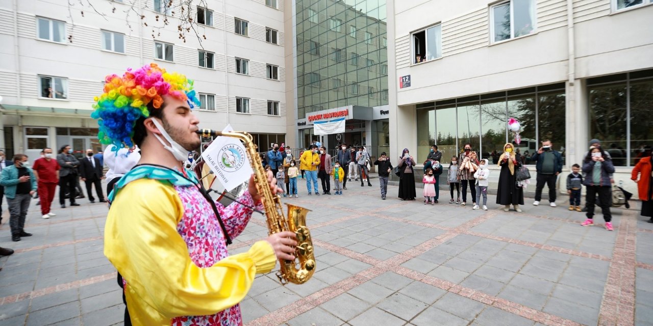 Talas maskot bando çocuklara moral oldu