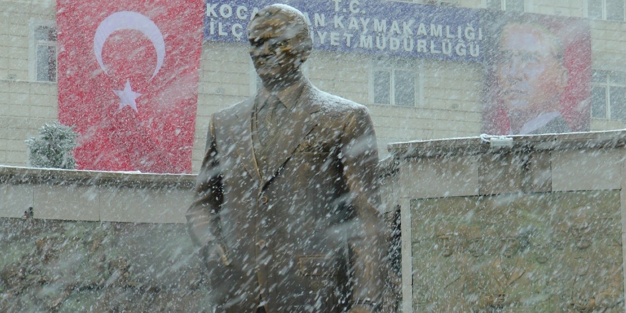 Nisan karı Kayseri’yi beyaza bürüdü