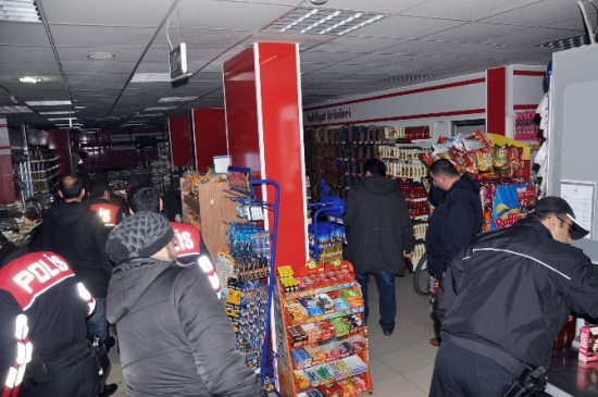 Ayrıldığı iş yerini soyarken yakalandı