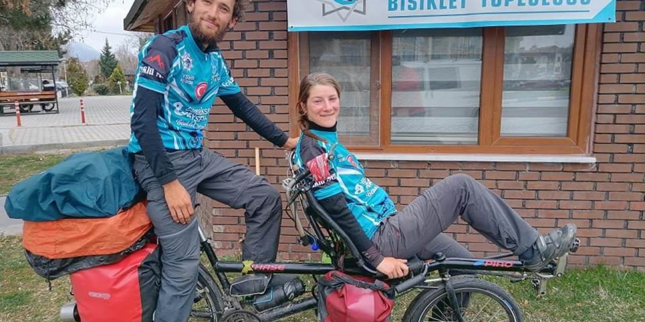 Tandem bisikletiyle Avrupa turuna çıkan Fransız çift Konya’da mola verdi