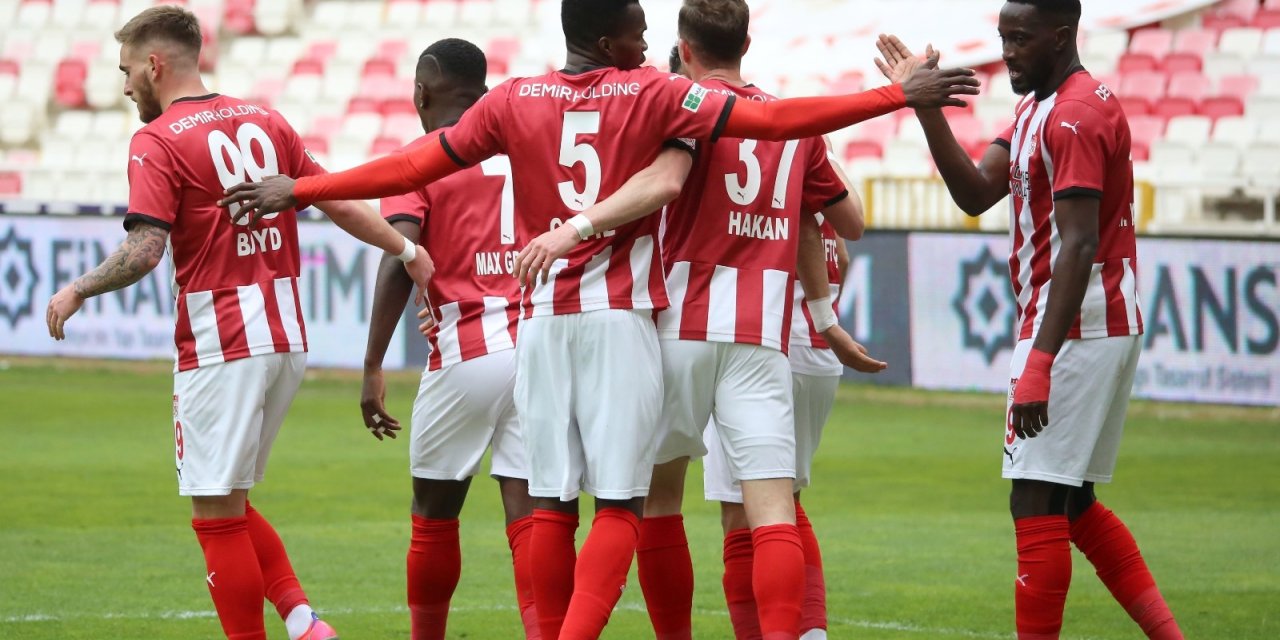 Süper Lig: Sivasspor: 1 - Konyaspor: 0 (İlk yarı)