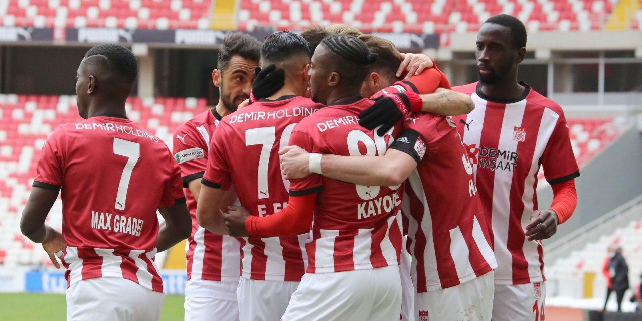 Süper Lig: Sivasspor: 3 - Konyaspor: 1 (Maç sonucu)