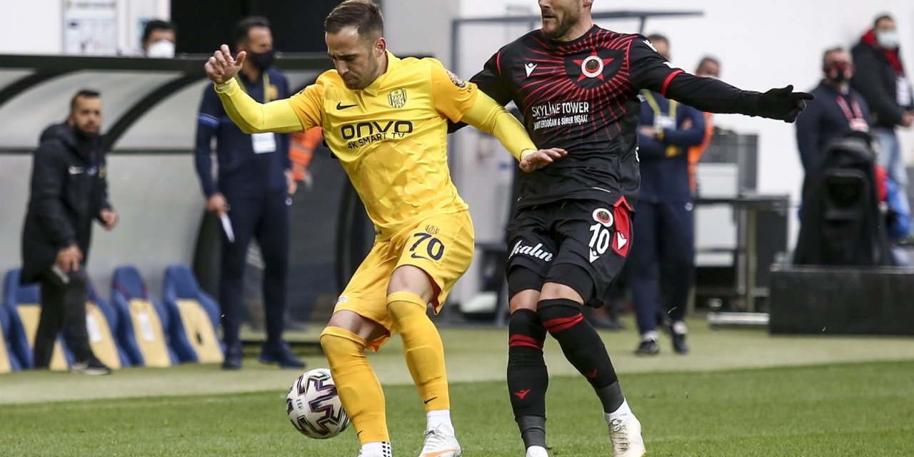 Süper Lig: MKE Ankaragücü: 0 - Gençlerbirliği: 0 (İlk yarı)