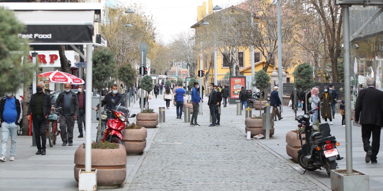 Konya’da vatandaşlar kısıtlamalardan memnun hatta artırılmasını istiyor