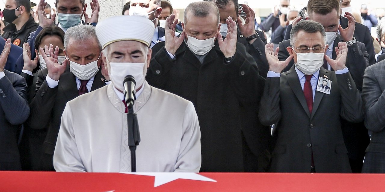 Eski Başbakan Yıldırım Akbulut son yolculuğuna uğurlanıyor