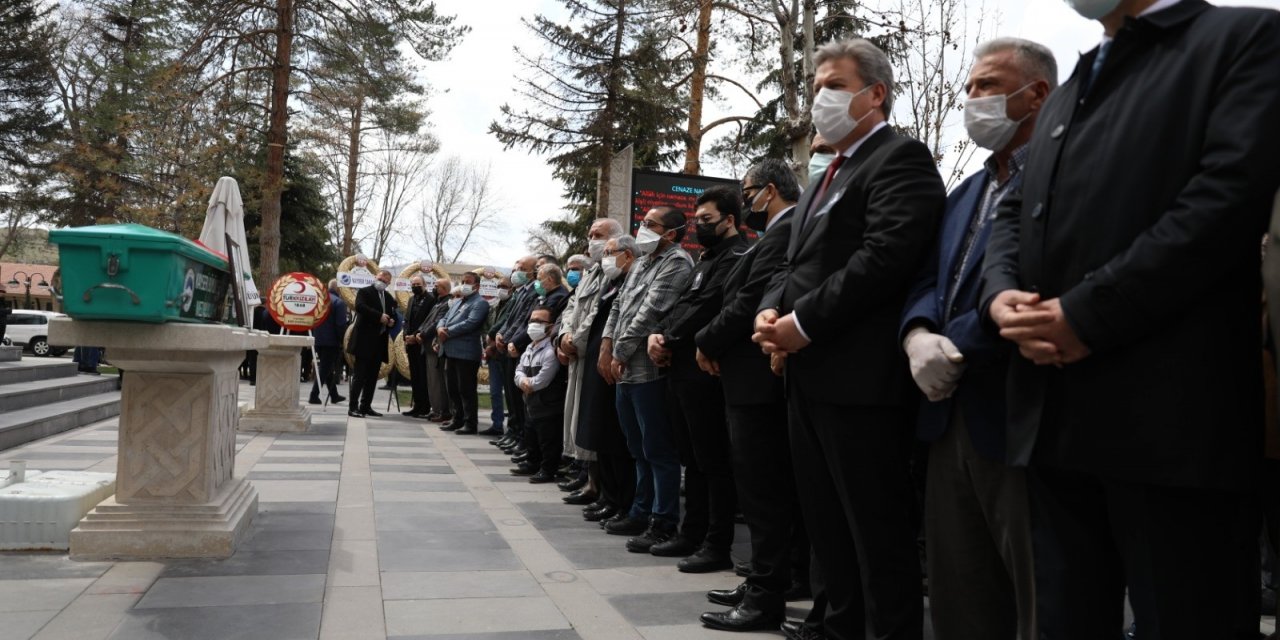 Gazeteci Veli Altınkaya son yolculuğuna uğurlandı