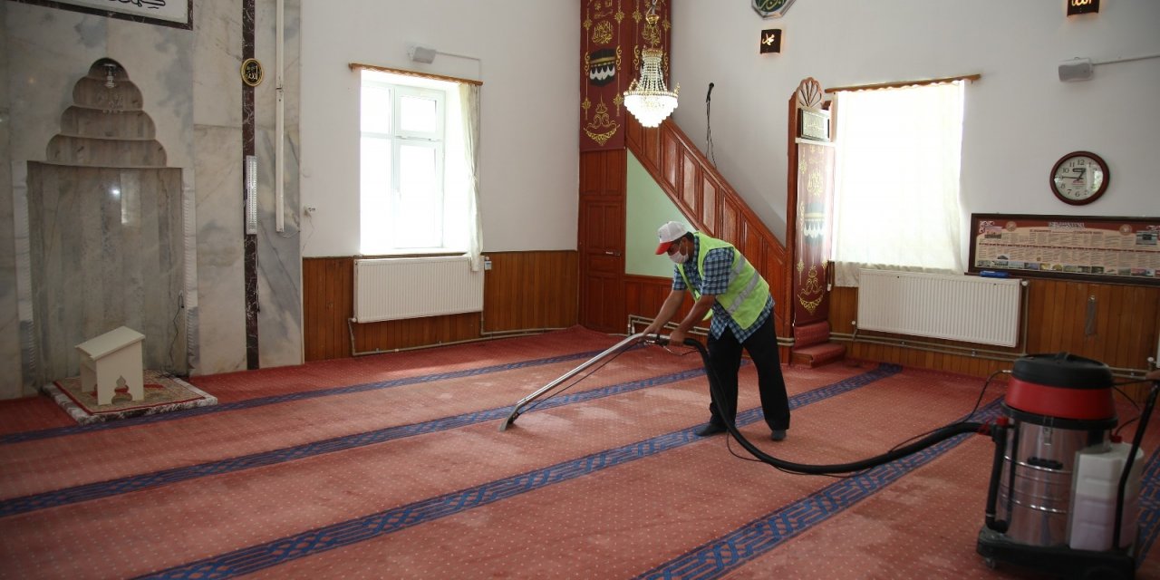 Gölbaşı’nda hijyen çalışmaları tam gaz sürüyor