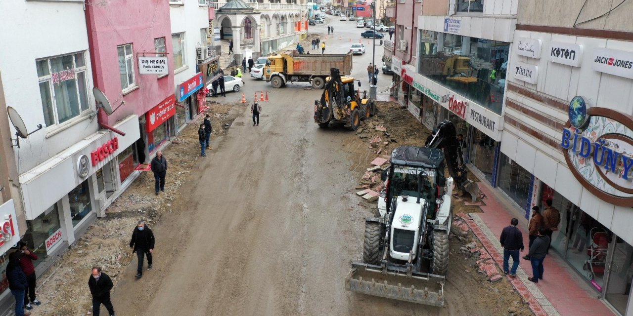 Akdağmadeni İstiklal Caddesinde Büyük Dönüşüm Başlıyor