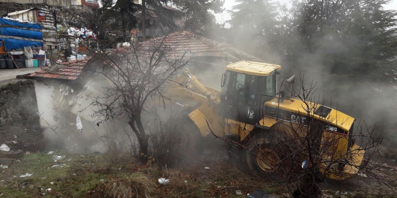 Keçiören’de ‘2 yılda 2 bin 300 metruk yapı’ yıkıldı