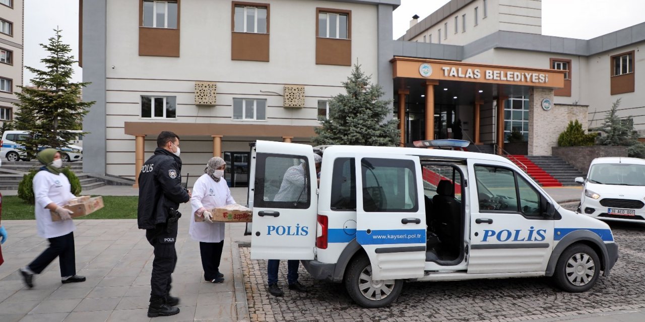 Görev başındaki polislerin iftar yemeği Talas Belediyesi’nden