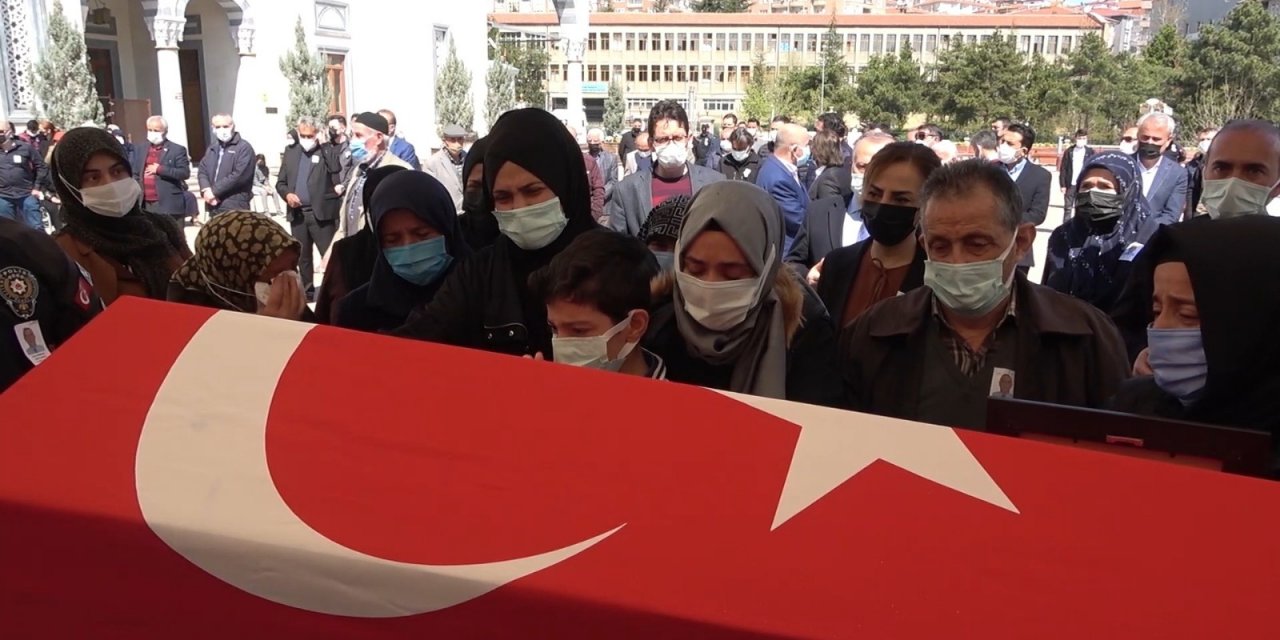 Trafik kazasında hayatını kaybeden polis memuru son yolculuğuna uğurlandı