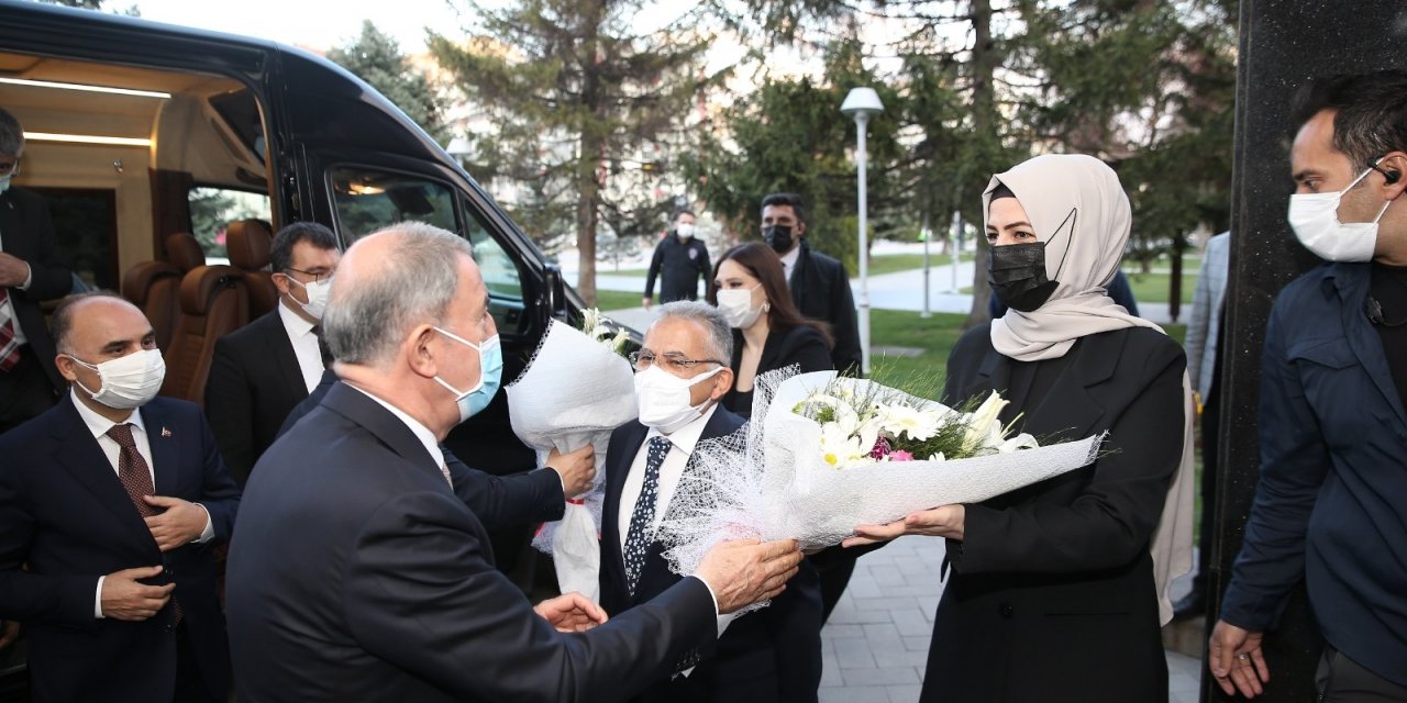 Başkan Büyükkılıç Bakan Akar ile Varank’ı belediyede ağırladı