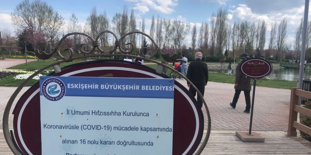 Park girişindeki ’Kapalı’ uyarısını umursamadılar