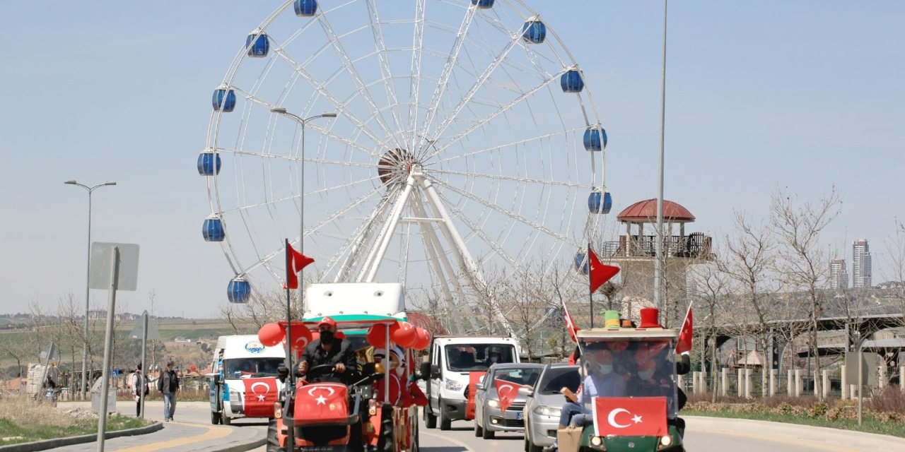 23 Nisan coşkusu Gölbaşı’nda balkonlara sığmadı