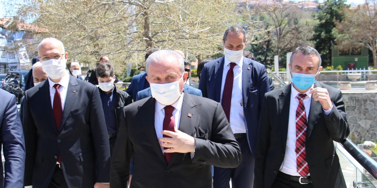 TBMM Başkanı Şentop, Hacı Bayram Veli Camii’nde cuma namazı kıldı