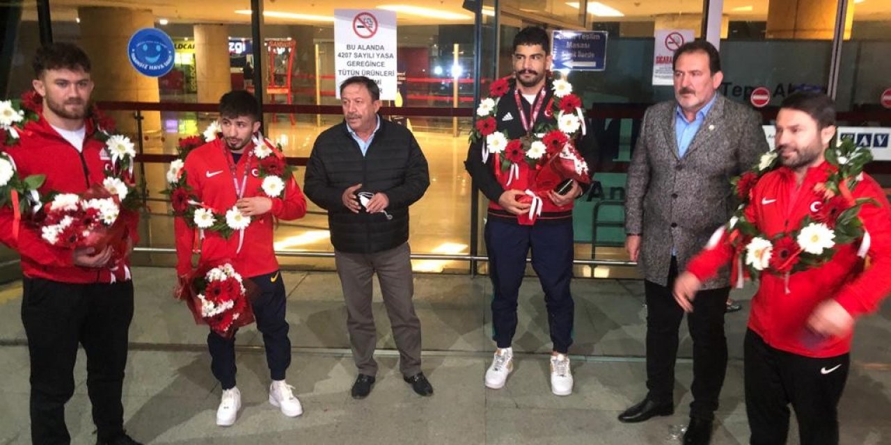 Şampiyon Milli Güreşçiler Ankara’da