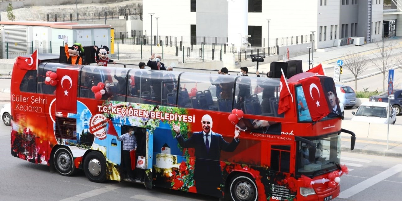 Keçiören’de üstü açık otobüsle 23 Nisan coşkusu