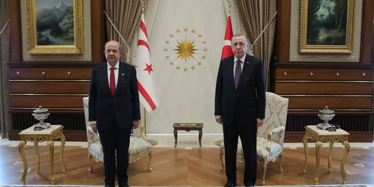 Cumhurbaşkanı Recep Tayyip Erdoğan, KKTC Cumhurbaşkanı Ersin Tatar ile Cumhurbaşkanlığı Külliyesinde görüştü.