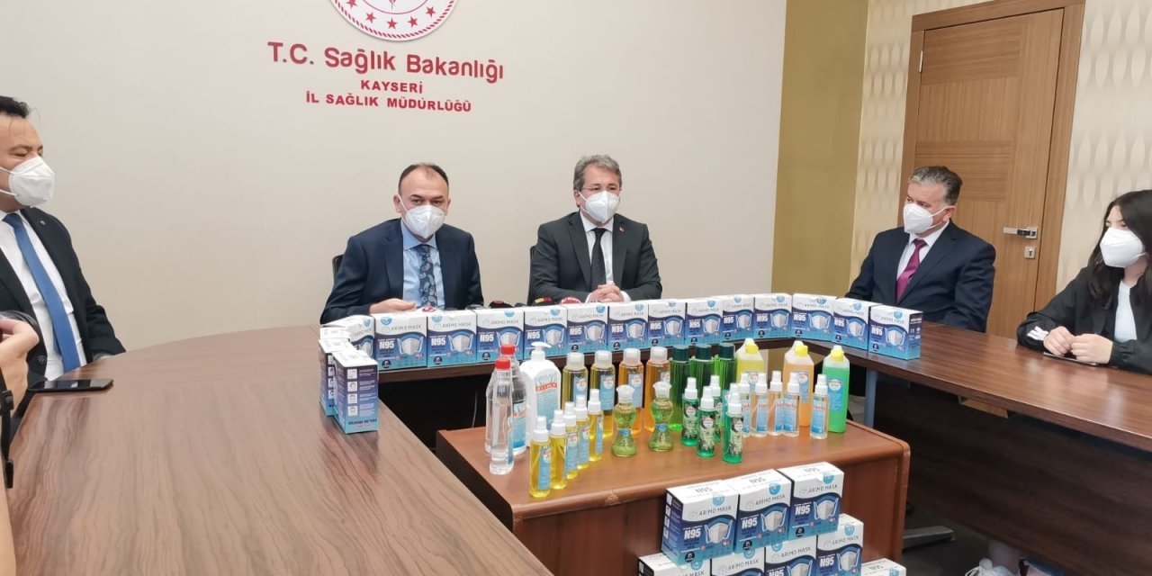 Öğrencilerden Sağlık Müdürlüğü’ne 20 bin N95 maske