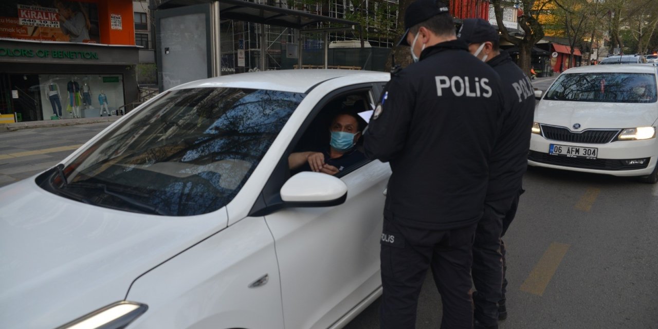 Başkent’te kapanma başladı, polis ekipleri tek tek kontrol etti