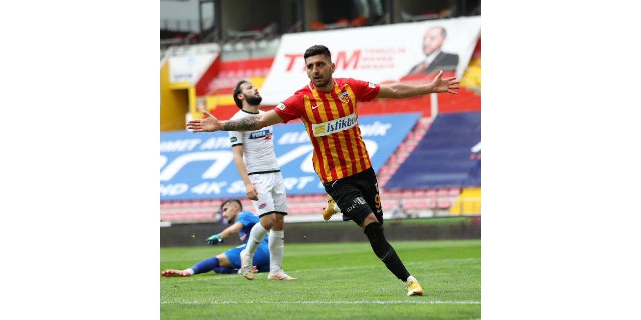 Daniel Avramovski 2 gol attı